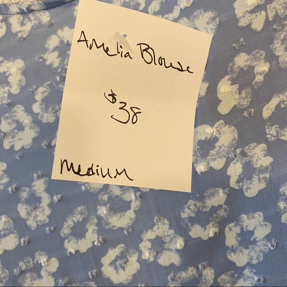 NWT Everly floral bell sleeve front tie blouse - Picture 7 of 9